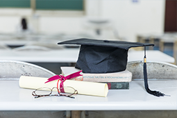 春招“黄金档”来袭：应届生看重落户政策 有企业招聘人数增五成